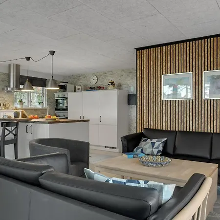 3 Bedroom Cozy In Ferienhaus