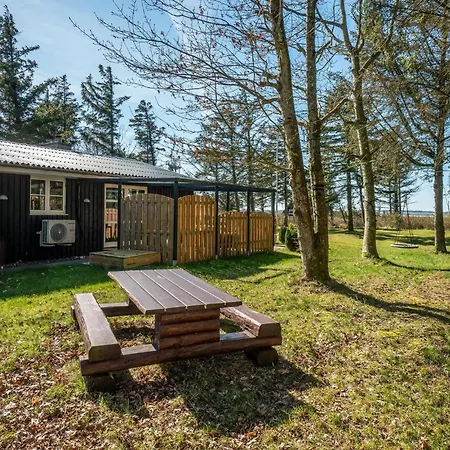 3 Bedroom Cozy In Prázdninový dům Thyholm