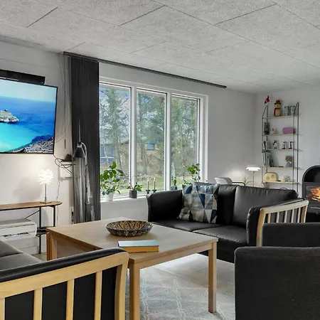 Ferienhaus 3 Bedroom Cozy In